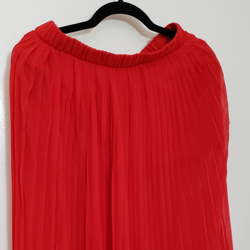 Flowy red skirt. Size M.